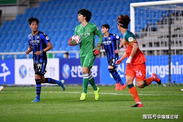 回传失误送良机，多尔古破门助曼联2比1反超