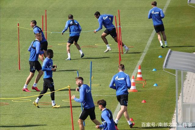 英超首轮：赫尔城主场2-0击败曼联